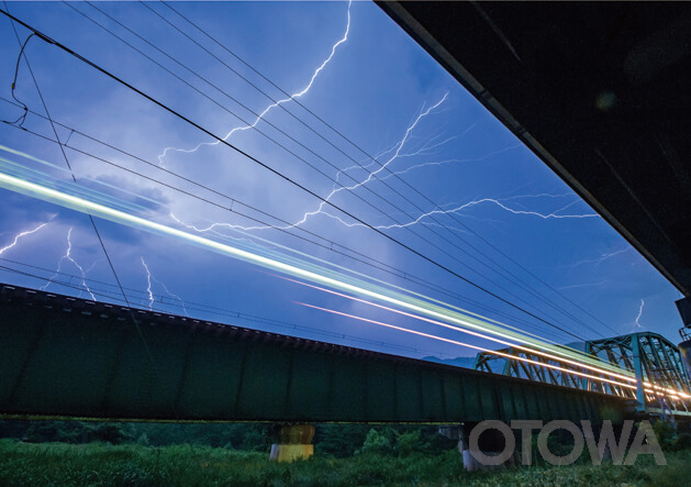 第15回 雷写真コンテスト受賞作品 銅賞 -雷光の旅-